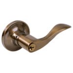 Manija tubular curva función baño, latón antiguo, llave estándar, blíster Lock 21MA