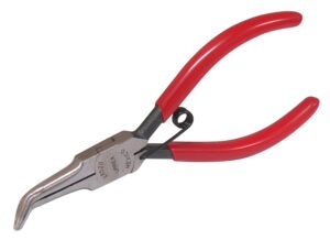 Pinza para electrónica con mango rubber grip de 5-11/32" punta aguja doblada 45° Urrea 28520
