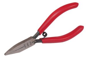Pinza para electrónica con mango rubber grip de 4-3/4" plana lisa Urrea 28580