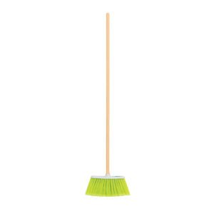 Escoba mediana tipo cepillo, cerdas de PVC, bastón de madera