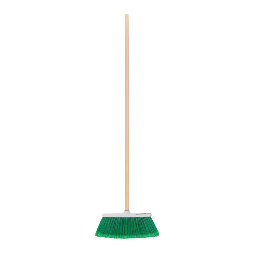Escoba grande tipo cepillo, cerdas de PVC, bastón de madera, opción robusta para áreas de alta demanda de limpieza, KLINTEK, clave 57055.