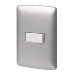 Placa armada Volteck 1 interruptor escalera plata línea Italiana - Tecnología de control dual para espacios circulatorios que facilita operación desde diferentes puntos con estética metálica sofisticada (Clave 46478)