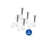 GRAPA PLANA P/CABLE 5 MM. BLANCA C/20 PZS. AKSI